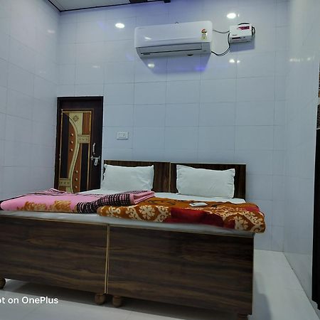 M&S Seva Sadan Hotel Govardhan Ngoại thất bức ảnh